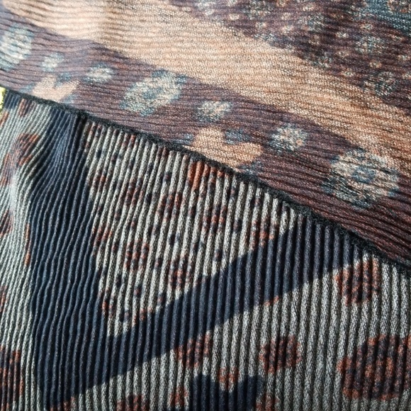 NWT Geometric Warm Pleated Reversible Scarf - Picture 7 of 8